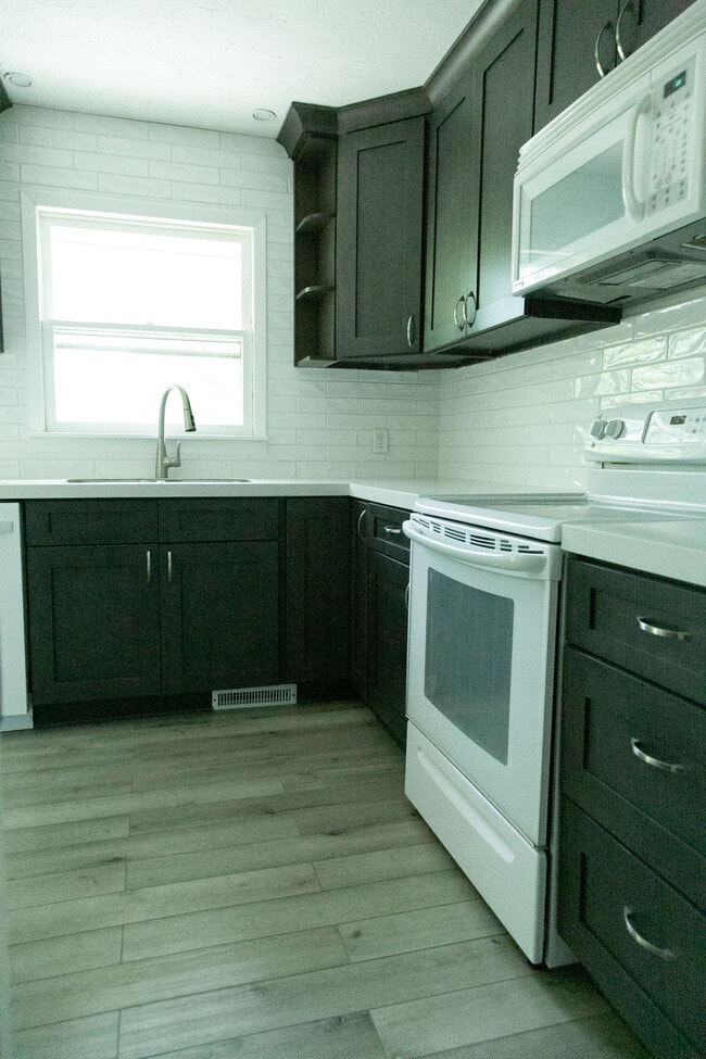 Kitchen view 2 - 3505 Raber Ter