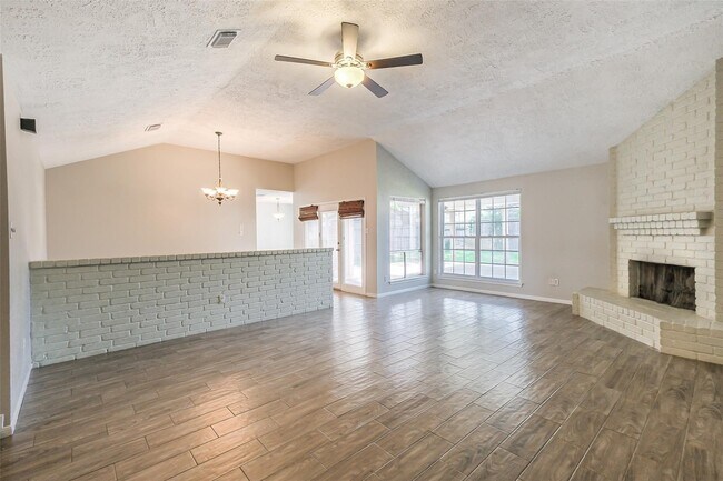 Building Photo - 21330 Park Run Dr