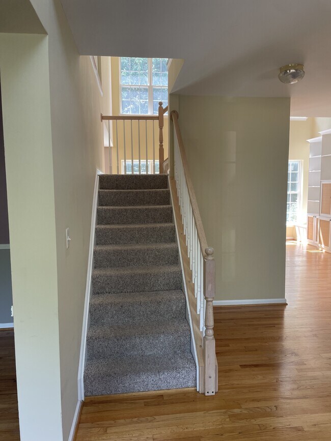 Building Photo - 1534 Hornbeam Dr
