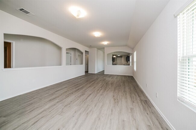 Foto del edificio - 208 Fallow Deer Dr