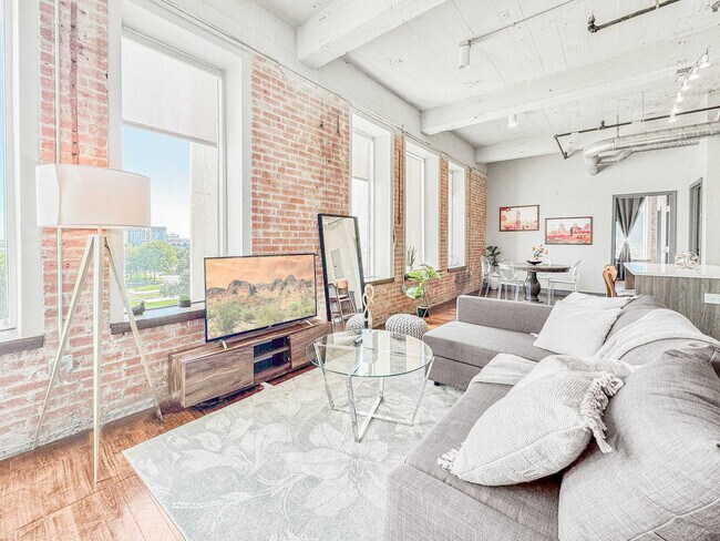 Foto del edificio - 555 Evergreen St