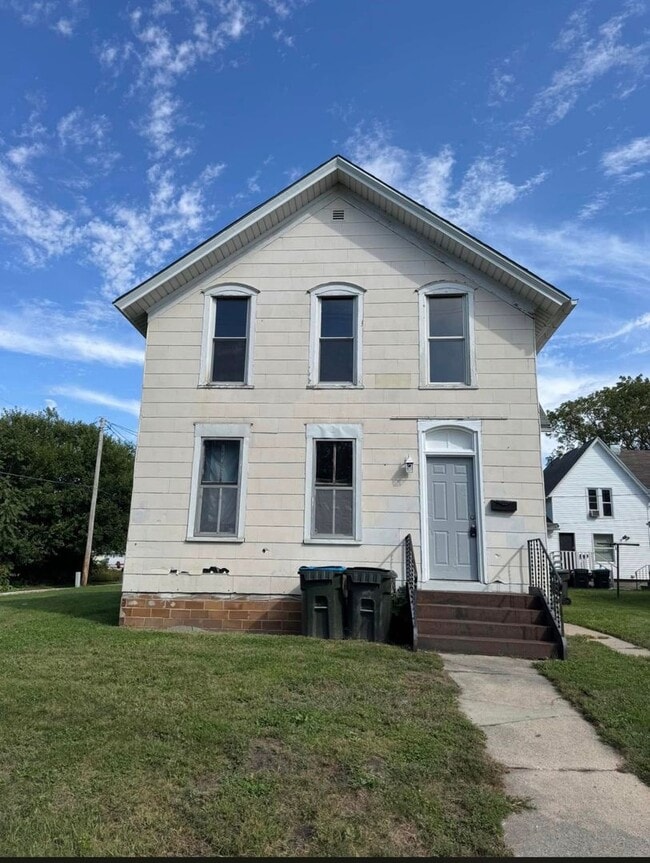 Building Photo - 319.5 S 20th St
