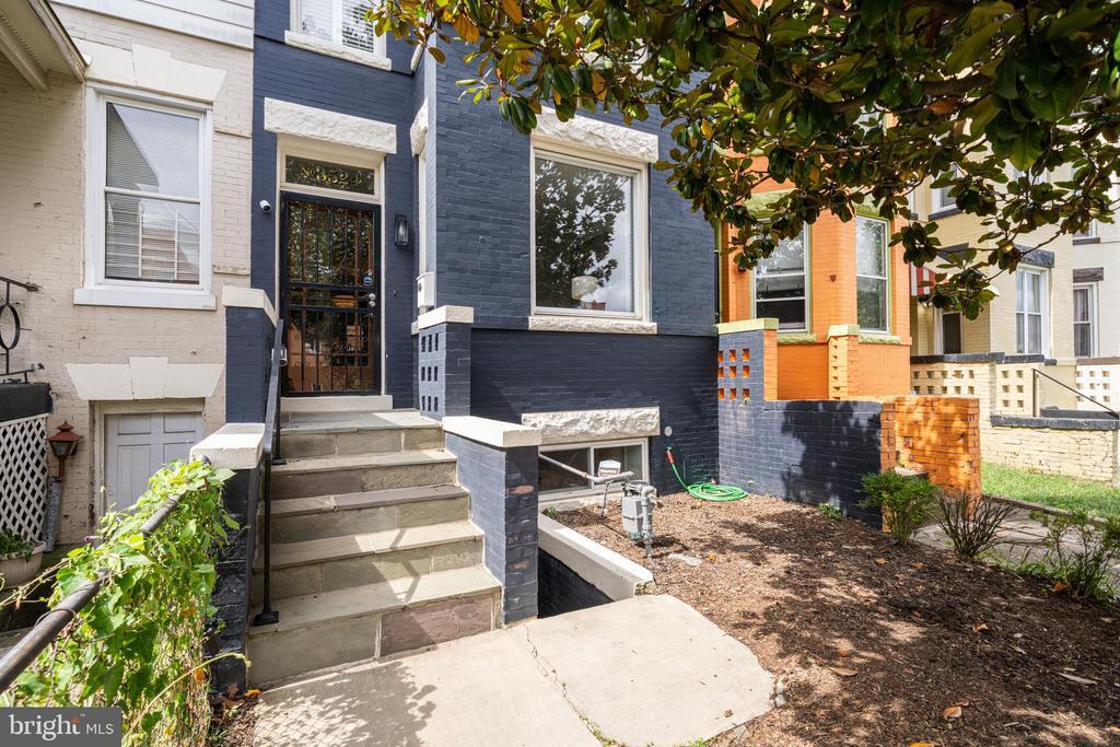 Foto principal - 3524 11th St NW