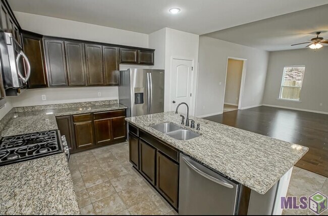 Foto del edificio - 657 Northbrook Dr