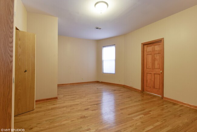 Foto del edificio - 4810 S Prairie Ave