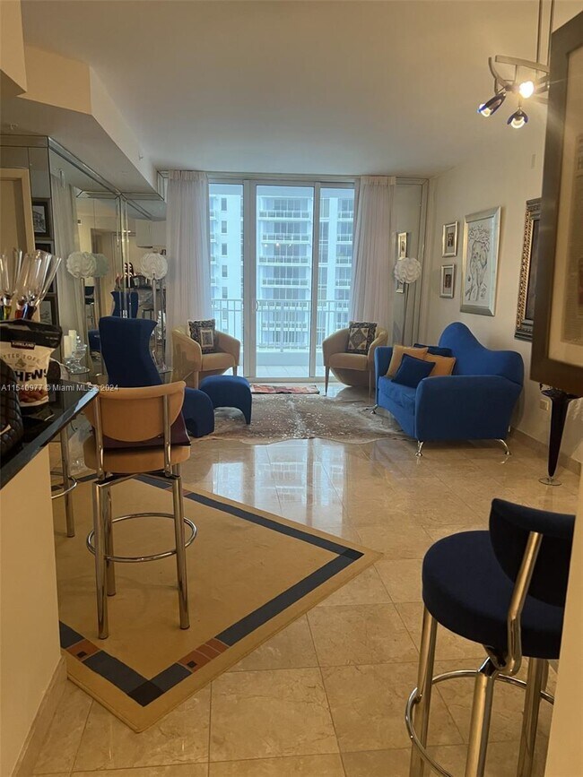 Building Photo - 801 Brickell Key Blvd