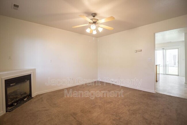Foto del edificio - 1648 N Stevens Dr