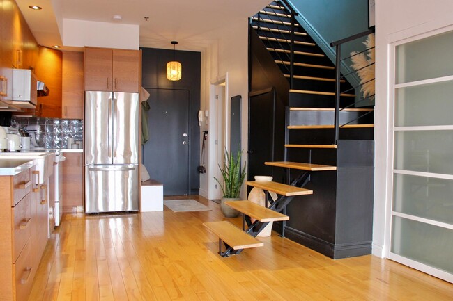 Building Photo - 7380 Rue Saint-Hubert