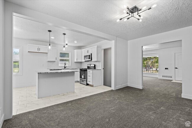 Building Photo - 2480 Jackson Ave