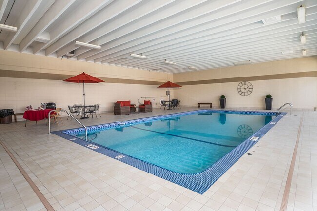 Foto del edificio - Unbeatable Views, Ample Amenities, 2 Bed 1...