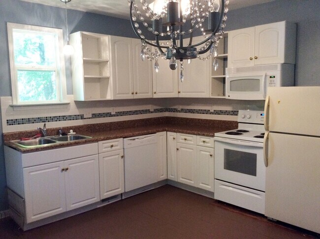 Building Photo - 1 BD, 1 BA Home in Fort Mill on Corner Lot!