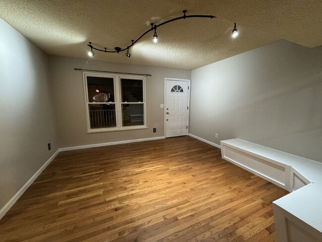 Building Photo - 150 N Carlton St