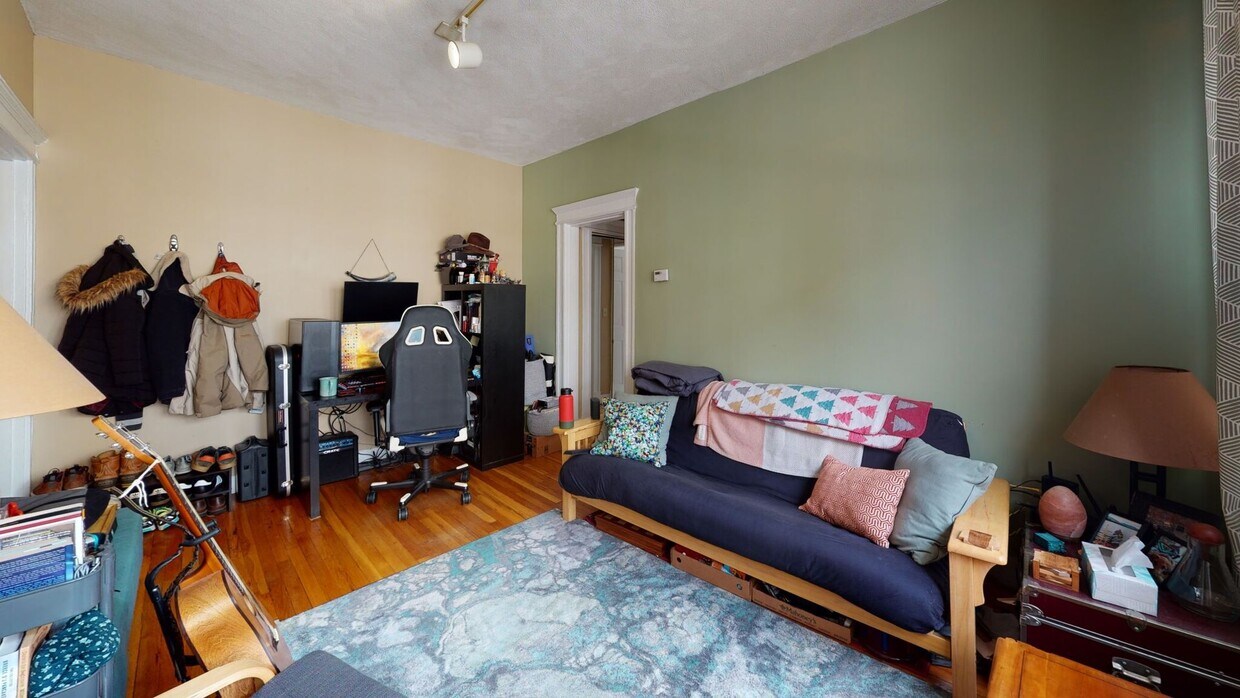 Primary Photo - Spacious 1 bed 1 bath in Brighton