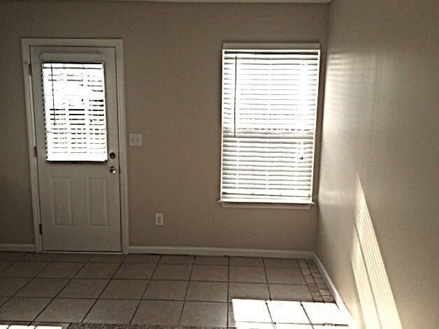 Building Photo - 208 Julian Pond Ln