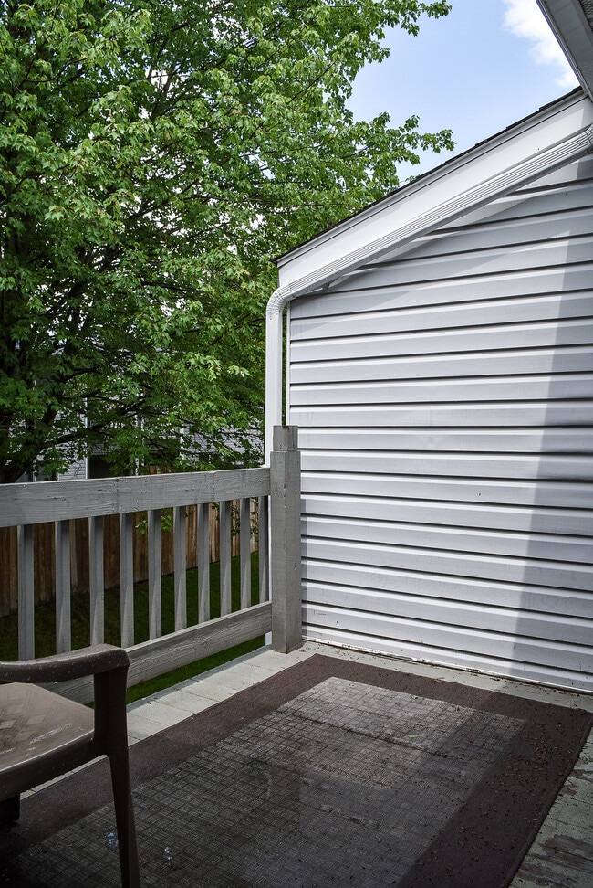 Building Photo - 216 Urbandale Pky