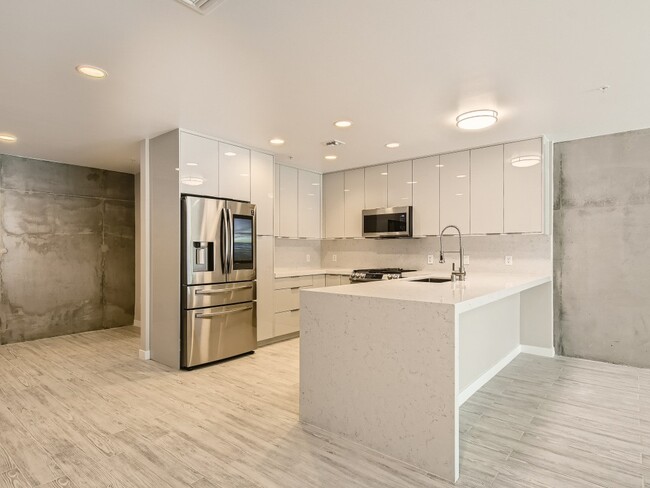Kitchen - 353 E Bonneville Ave