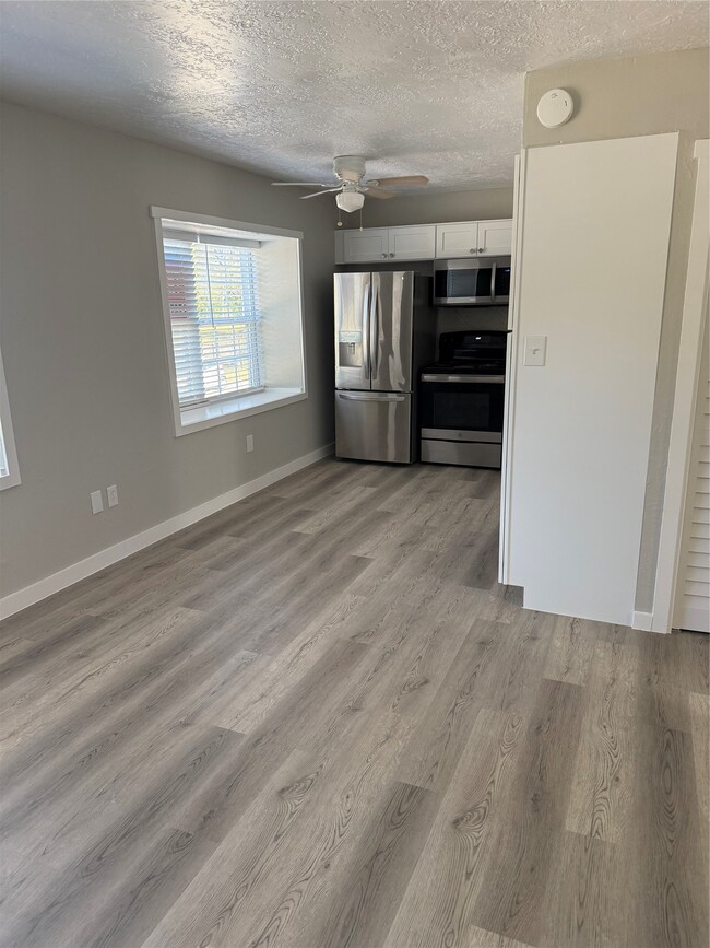 Building Photo - 505 Waco St