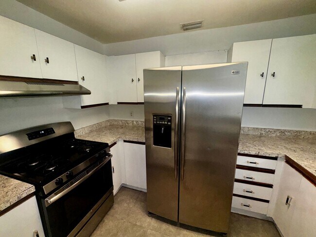 Building Photo - 3 Bedroom 2 Bath Winter Garden Townhome wi...