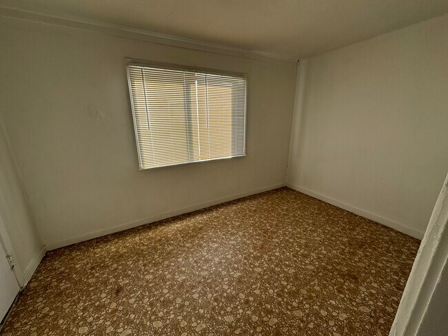 Building Photo - 605 Griegos Rd NW