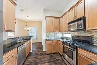 Building Photo - 1407 Dart St