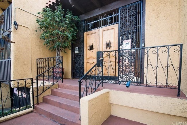 Building Photo - 882 Victor Ave