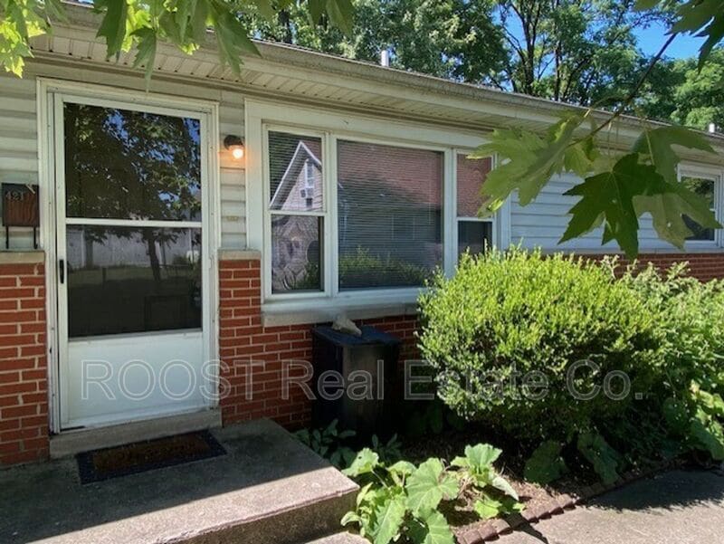 Primary Photo - 421 N Russell St