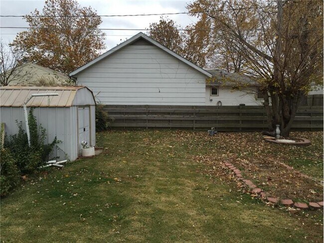 Building Photo - 1109 SW Armagh St