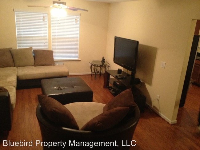 Building Photo - 313 Lingonberry Dr