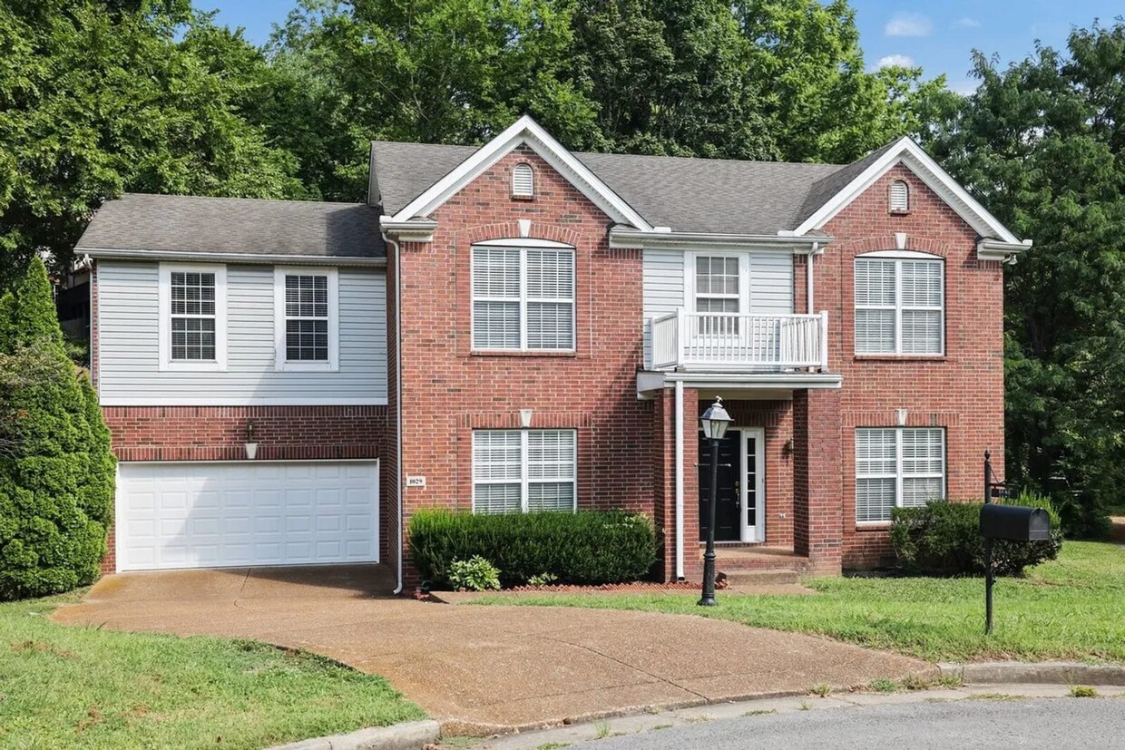 Well Appointed 4BR Home in Brentwood - Well Appointed 4BR Home in Brentwood