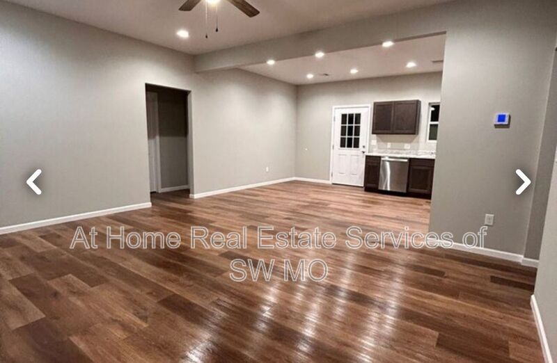 Building Photo - 112 W Bluegrass St