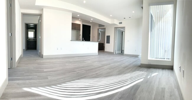 Interior Photo - Lido Apartments - 4847 Oakwood