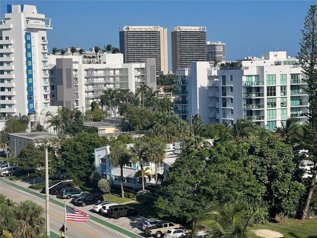 Foto del edificio - 10350 W Bay Harbor Dr