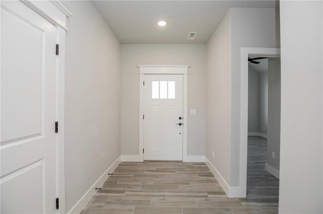 Foto del edificio - 100 White Oak St