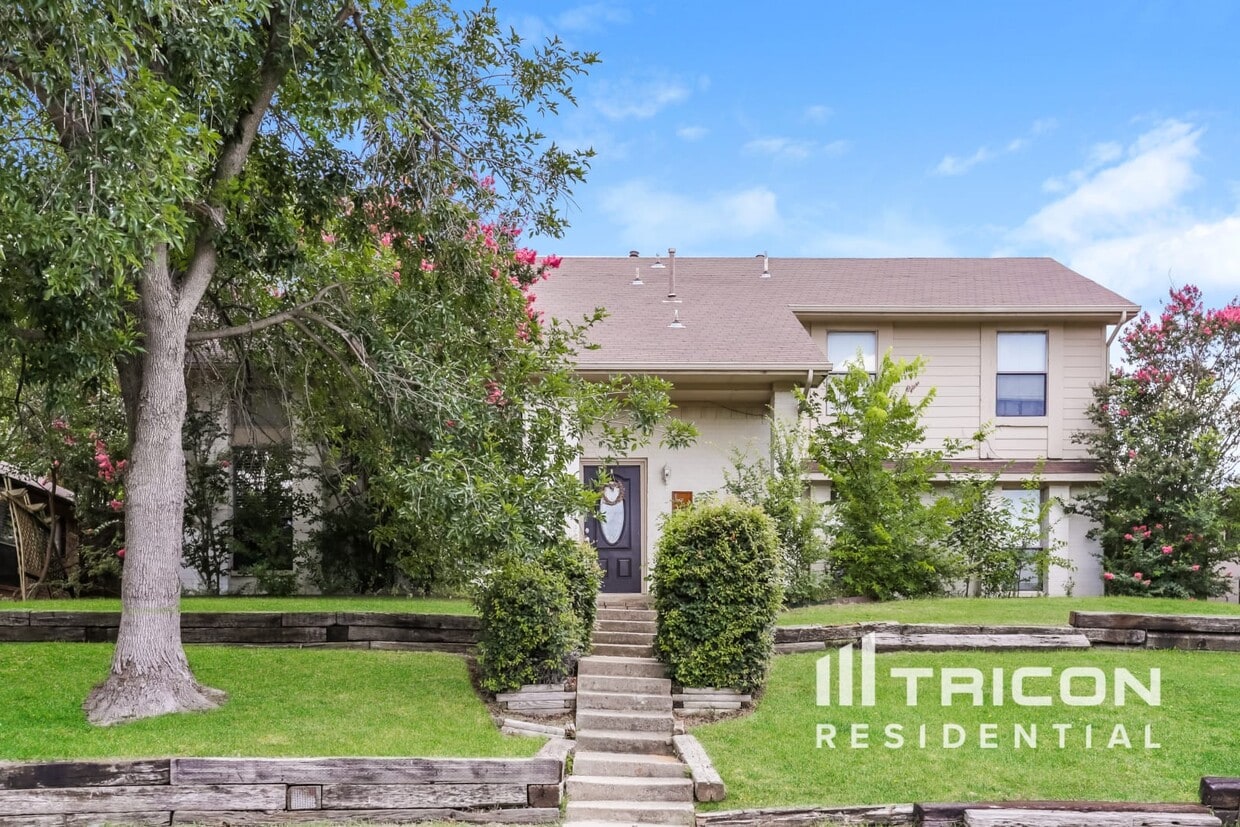 Primary Photo - 1718 St James Dr