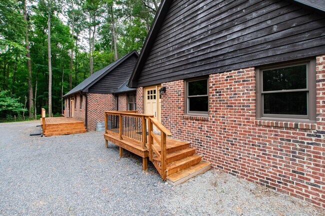 Building Photo - Homestead Sweet Homestead! Spacious 4 bedr...