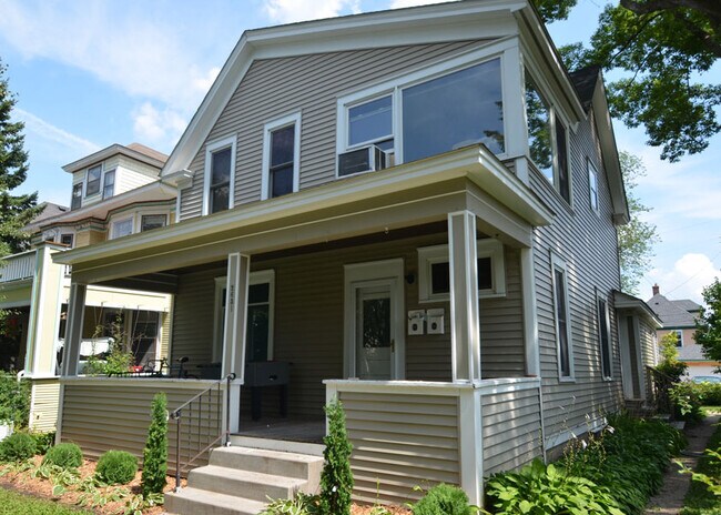Building Photo - 2631 Bryant Ave So.