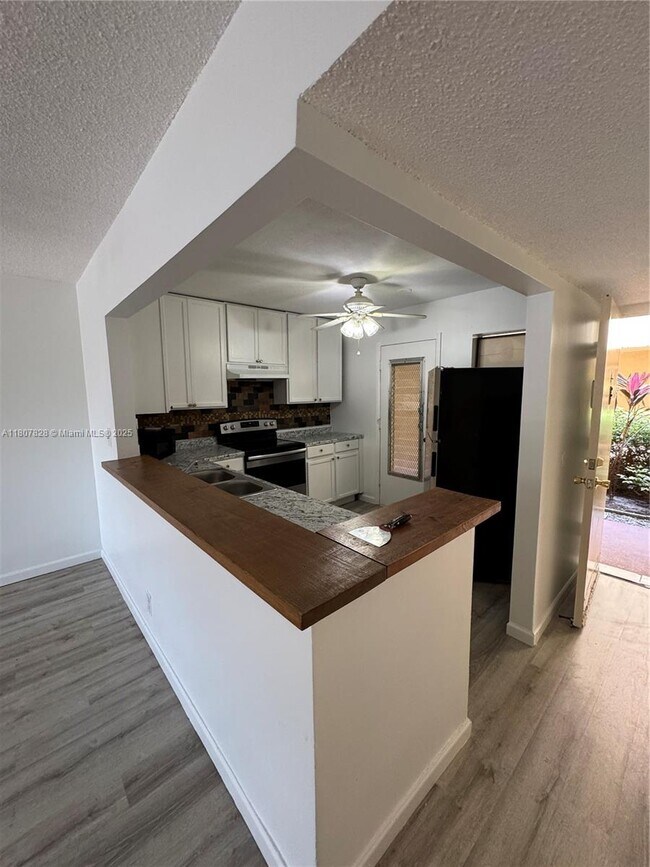 Foto del edificio - 403 NW 68th Ave