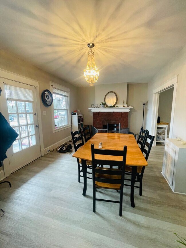 Foto del edificio - Beautifully Renovated 3bdrm/1.5bth Home Located in Richmond's North-side!