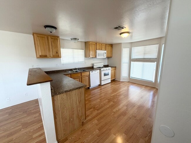 Foto del edificio - 1290 Prairiegrass Rd
