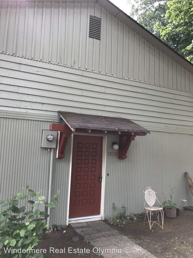 Primary Photo - 2 br, 1 bath House - 1509 East Bay Dr NE