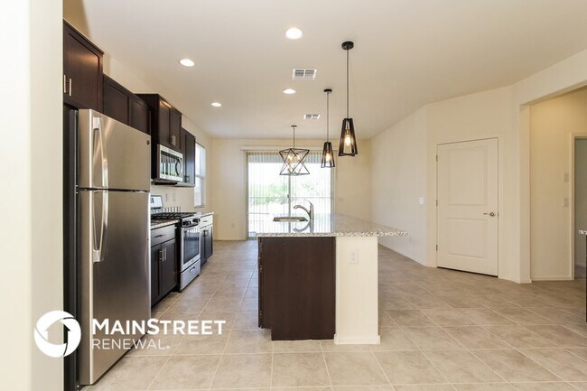 Foto del edificio - 13995 E Golden Oaks Rd