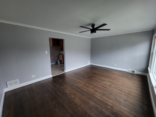 Building Photo - 409 W 115th St