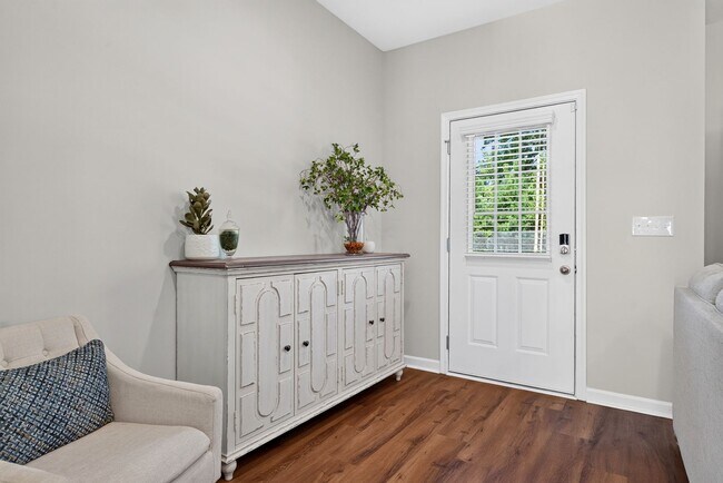 Building Photo - 3 Bedroom Townhome in Atlanta!