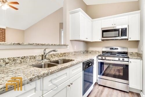 Foto del edificio - 3911 Wood Path Ln