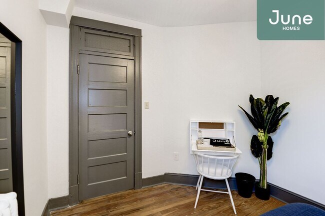 Building Photo - Full room in 4-bed/2.0-bath Home