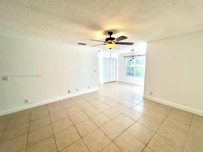 Foto del edificio - 3410 Pinewalk Dr N