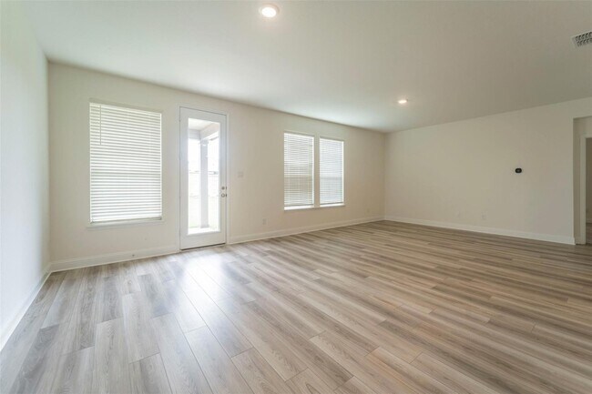 Building Photo - 2508 Wheeler Avenue