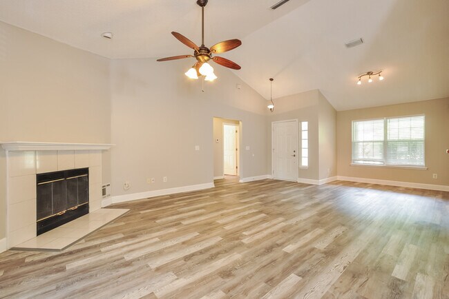 Building Photo - 305 Tara Glenn Ln