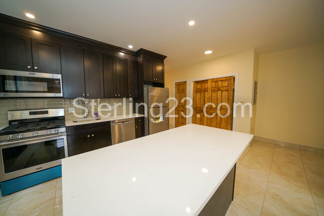 Foto del edificio - 2452 26th St