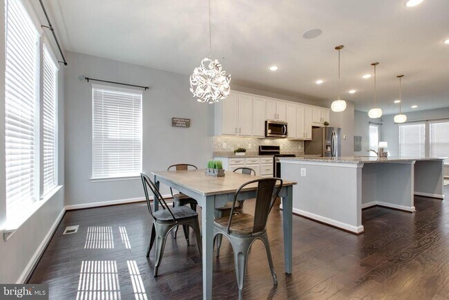 Foto del edificio - 7718 Cresap Ln